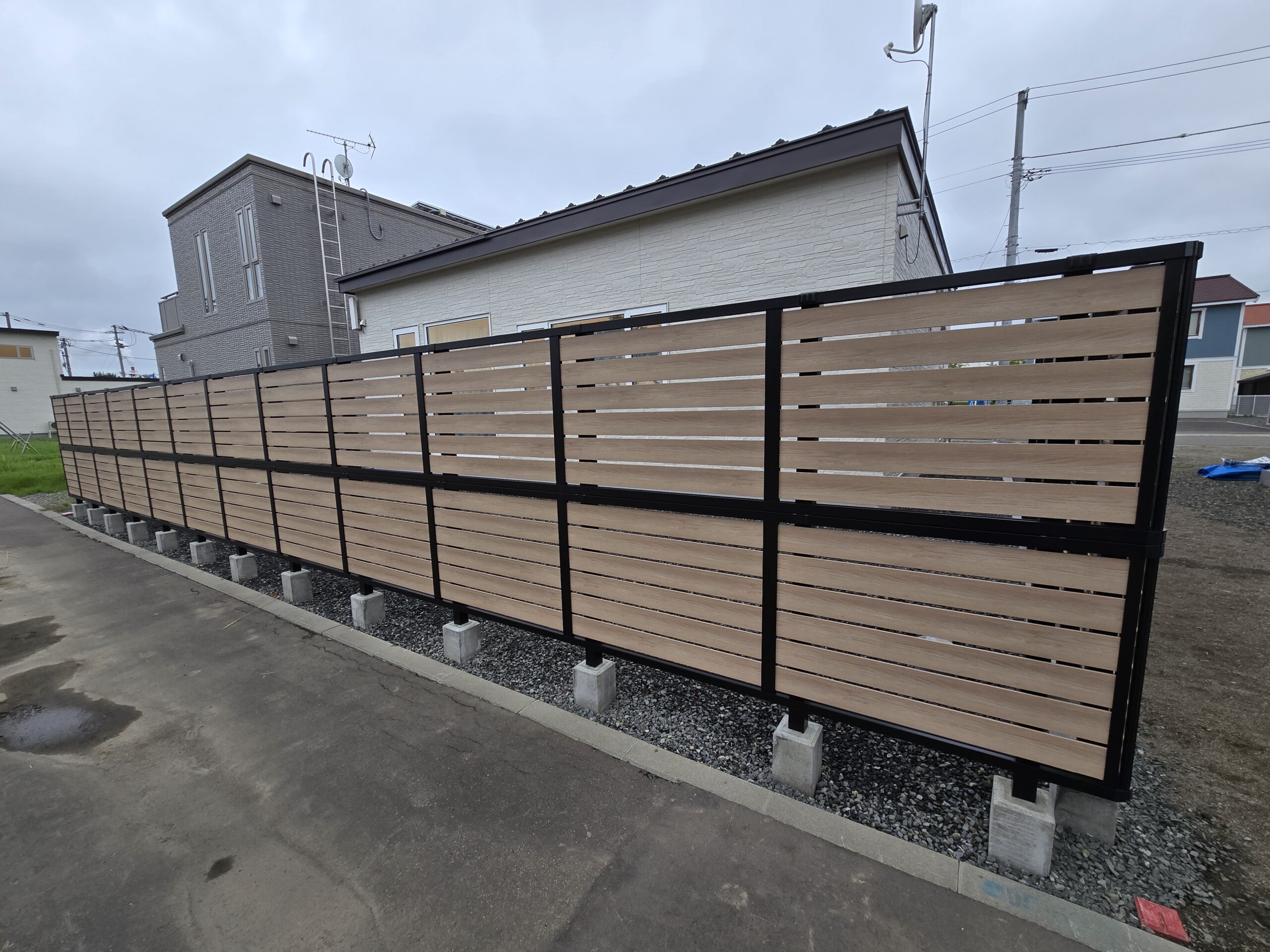釧路市　昭和T様　歩行者の視線が気になるのでフェンス設置
